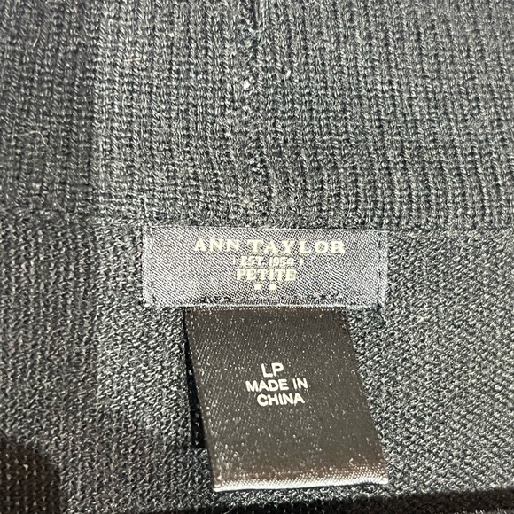 ANN TAYLOR cardigan - Picture 3 of 3